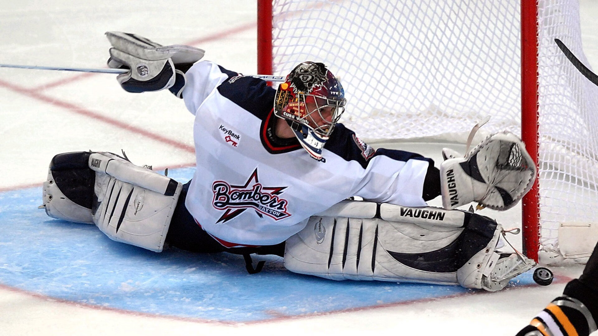 亚冠联赛八强战，中超独苗上海海港激战日本劲旅，点球大战遗憾出局