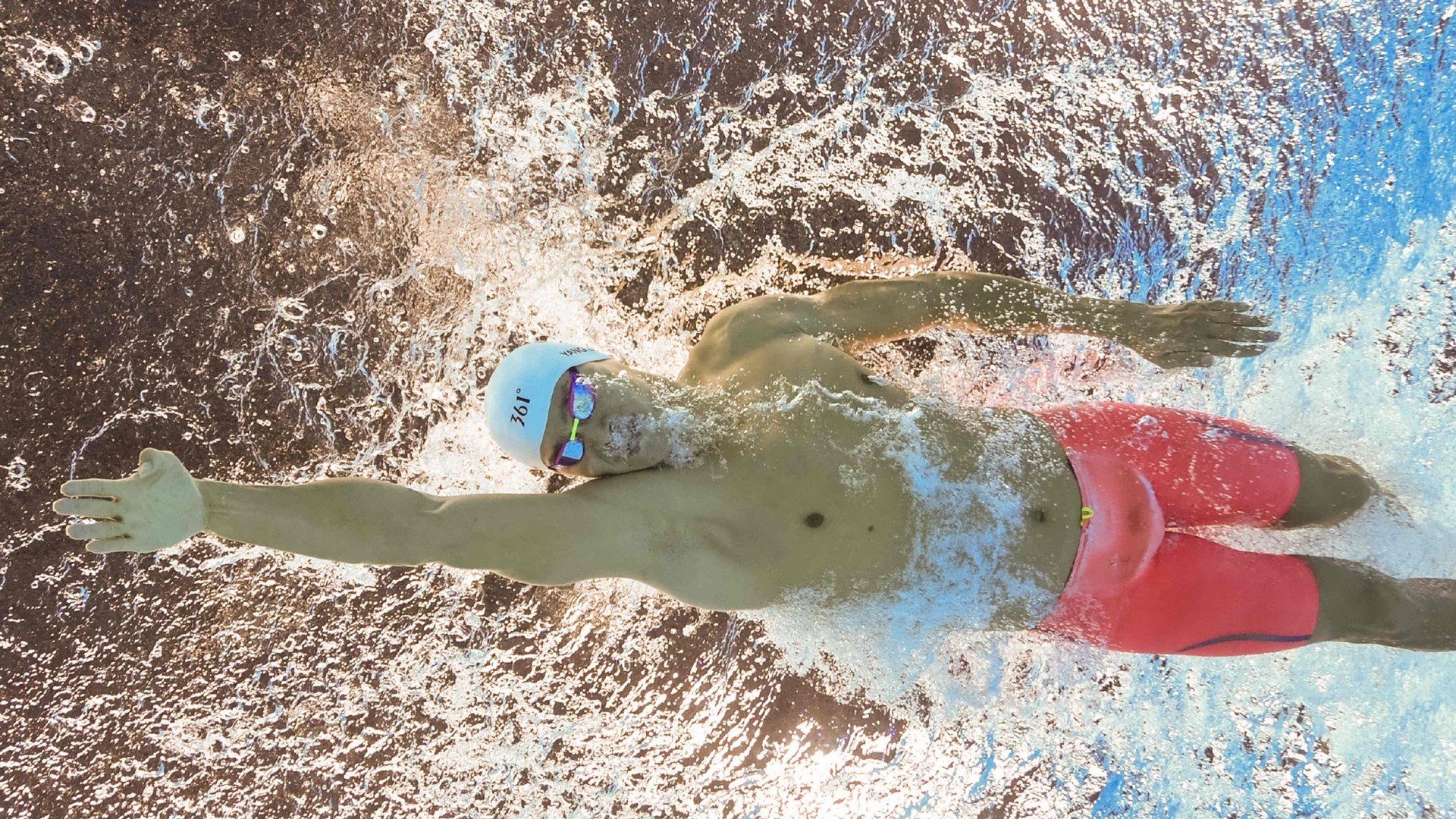 电竞产业蓬勃发展,全球赛事热度飙升,职业选手收入创新高